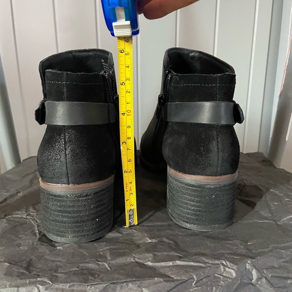 NIB Korks Sonya Distressed Leather Boot - Picture 7 of 10